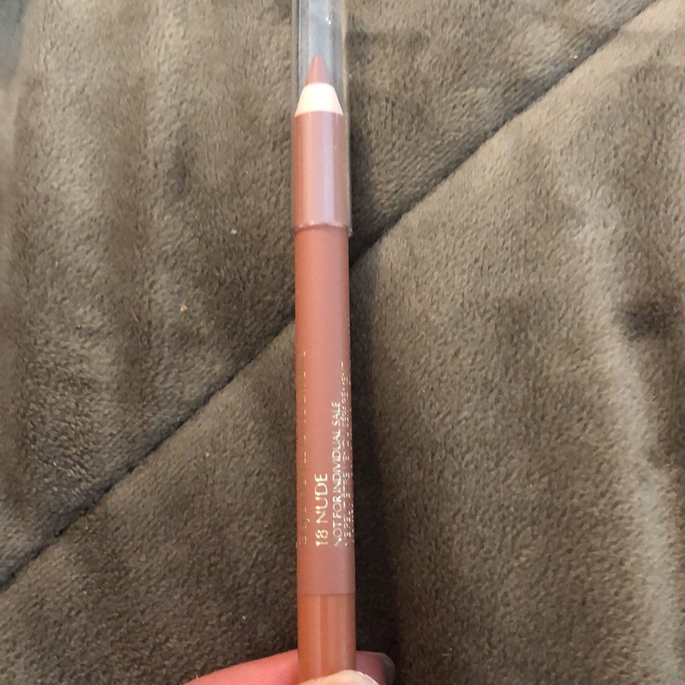 NWT ESTÉE LAUDER MAKE UP BUNDLE - Picture 2 of 10